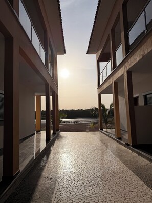 Comfort-Doppelzimmer, Balkon, Blick auf die Anlage | Unterkunftsgelände