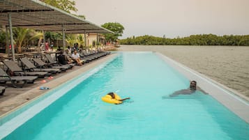 2 piscine all'aperto