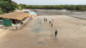 Private beach, beach cabanas, beach towels, beach volleyball - Canafistra (Bissalanca)