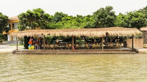 Outdoor dining - Canafistra (Bissalanca)