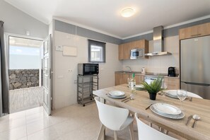 Fridge, dishwasher, coffee/tea maker, electric kettle - CASA LA GRACIOSA 2A (2) by Escape Home (Puerto del Carmen)