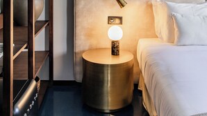 Cortinas blackout, tabla de planchar con plancha y wifi gratis 