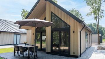 House | Tempat makan luar