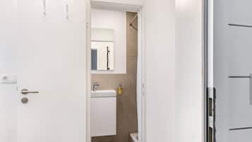 Dusche, Haartrockner, Handtücher