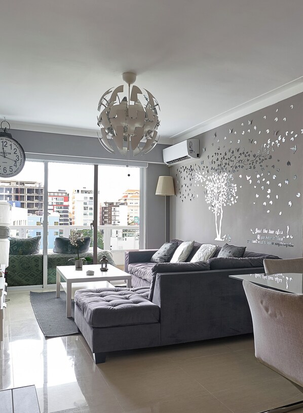 TV - Beautiful and modern apt for 9 people, swimming pool (Santo Domingo)