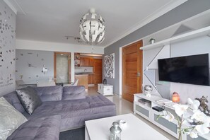 TV - Beautiful and modern apt for 9 people, swimming pool (Santo Domingo)