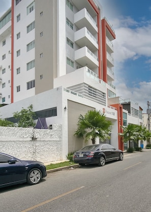 Exterior - Beautiful and modern apt for 9 people, swimming pool (Santo Domingo)