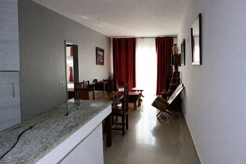 Very nice F2 on 1st floor, heart of town, behind Grand Hotel