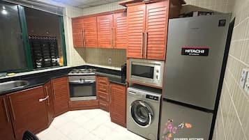 Fridge, microwave, stovetop