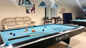 Games room - Cozy Partition Room in Tecom Near Metro (Dubai)