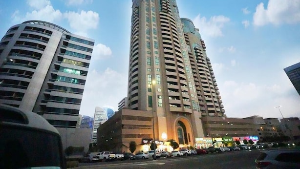 Exterior - Cozy Partition Room in Tecom Near Metro (Dubai)