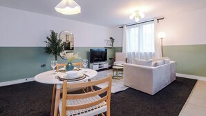 TV - Business Travellers & Couples with Free Parking (Salford)