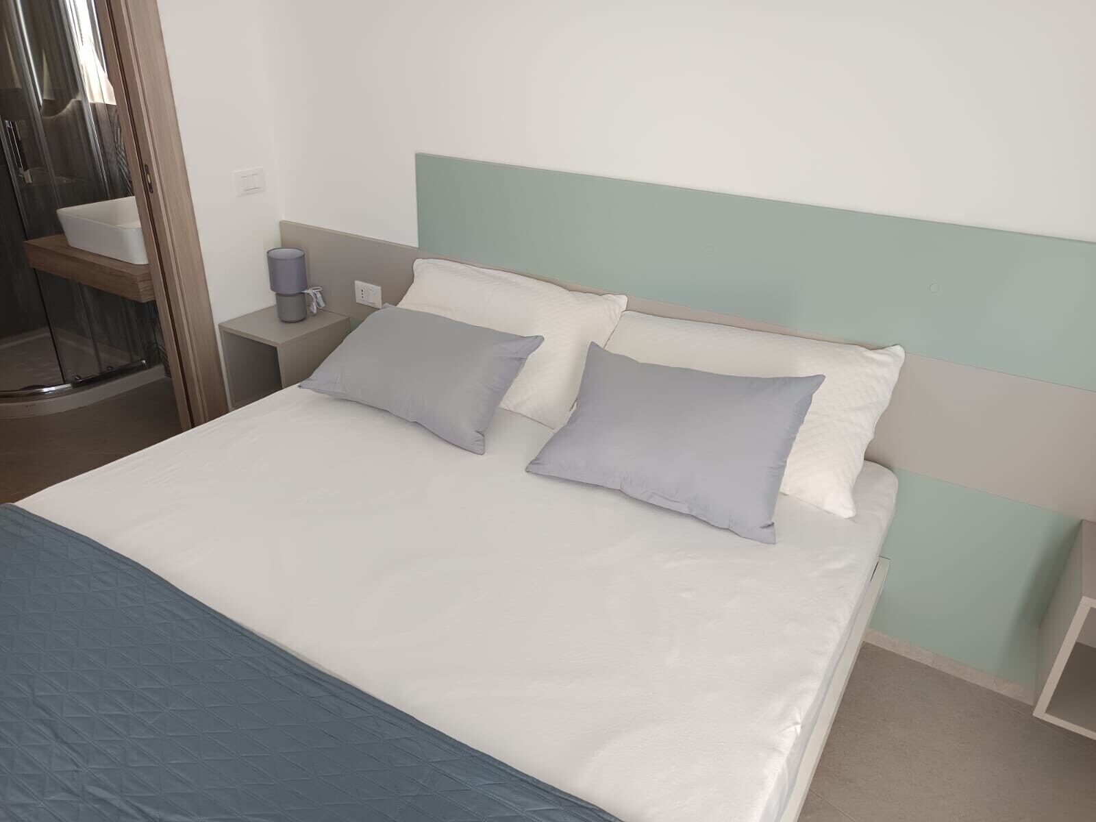 1 camera, Wi-Fi, lenzuola