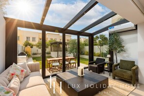 TV - LUX  The Serene Springs Villa (Dubai)