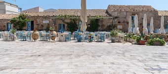 Giualè Portopalo '4' with Sea View, Wi-Fi and Air Conditioning