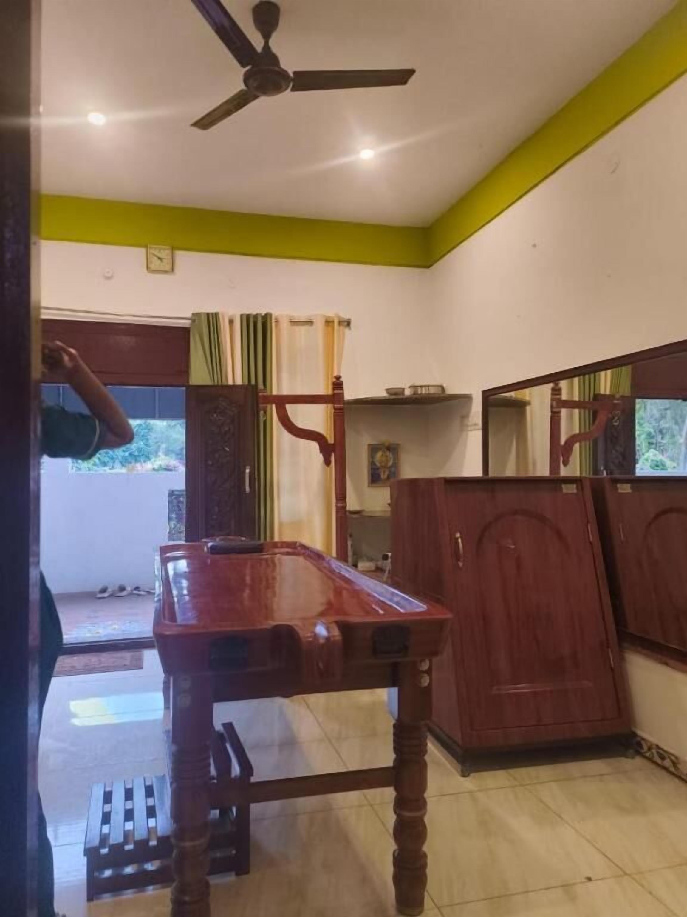 Bàn ủi/dụng cụ ủi quần áo, truy cập Internet không dây miễn phí 