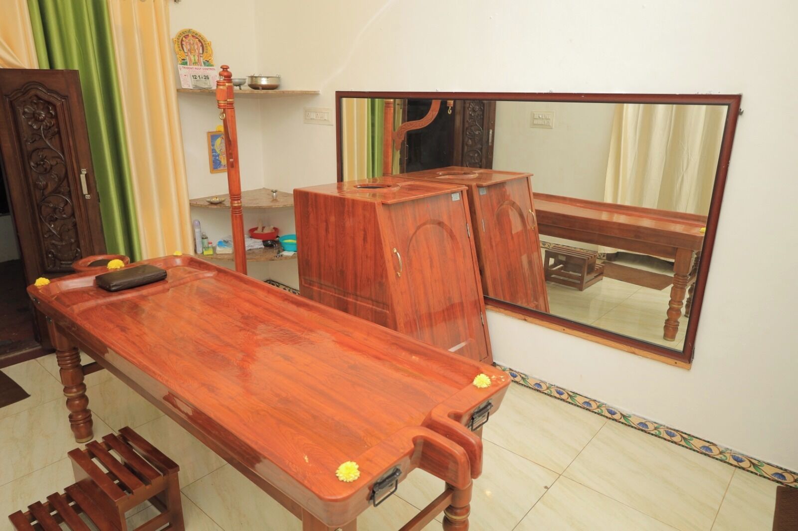 Couples treatment rooms, steam room, body treatments, mud baths