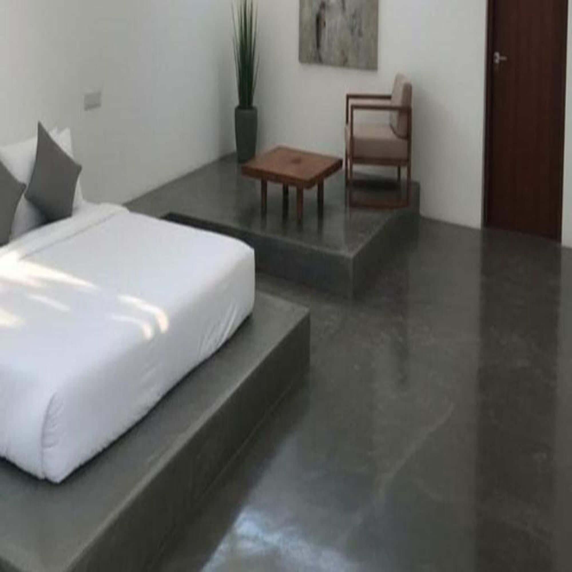 Con arredamento individuale, una scrivania, postazione laptop