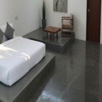 Escritorio y espacio para trabajar con laptop 