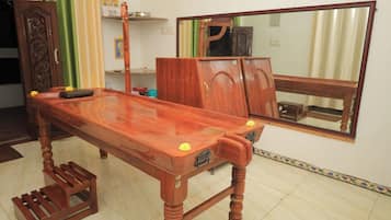 Couples treatment rooms, steam room, body treatments, mud baths