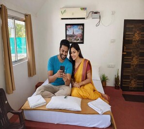 Individually furnished, desk, laptop workspace, iron/ironing board - sree veda wellness resort (Vanur)