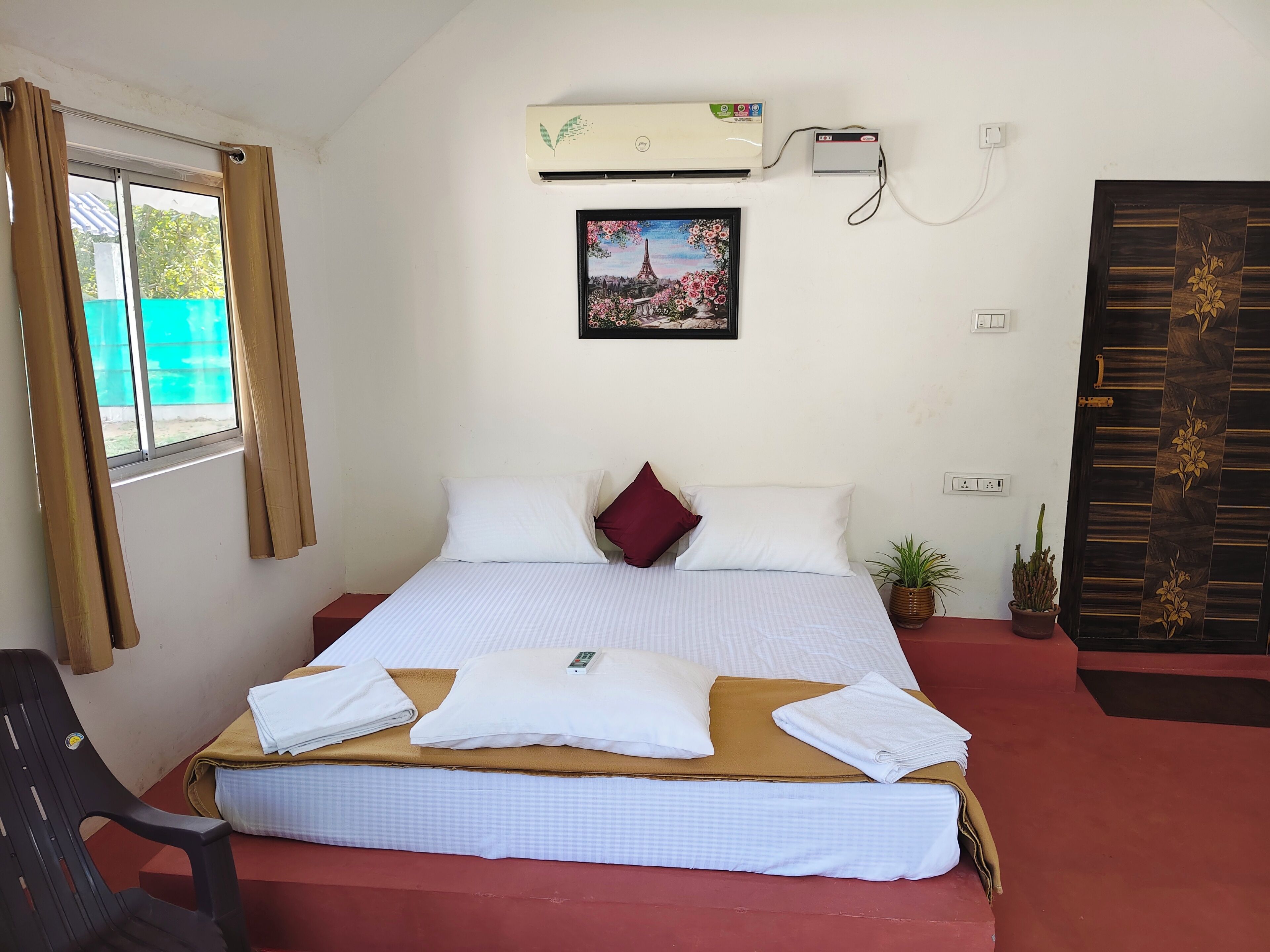 Deluxe Double Room, Garden View | Iron/ironing board, free WiFi