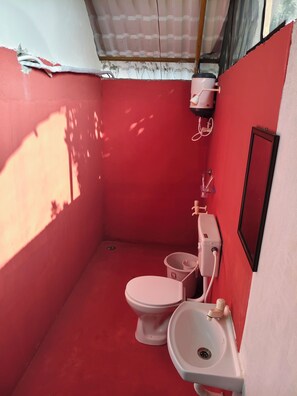 스탠다드 트윈룸, 정원 전망 | 욕실 | 샤워 시설, 타월, 비누, 샴푸