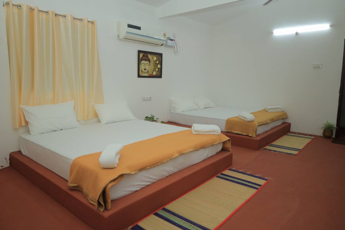 Iron/ironing board, free WiFi