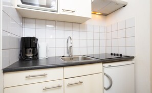 Fridge, microwave, stovetop, coffee/tea maker - Apartment for 3 people with a view (Parc Hosingen)