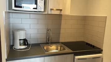 Fridge, microwave, stovetop, coffee/tea maker