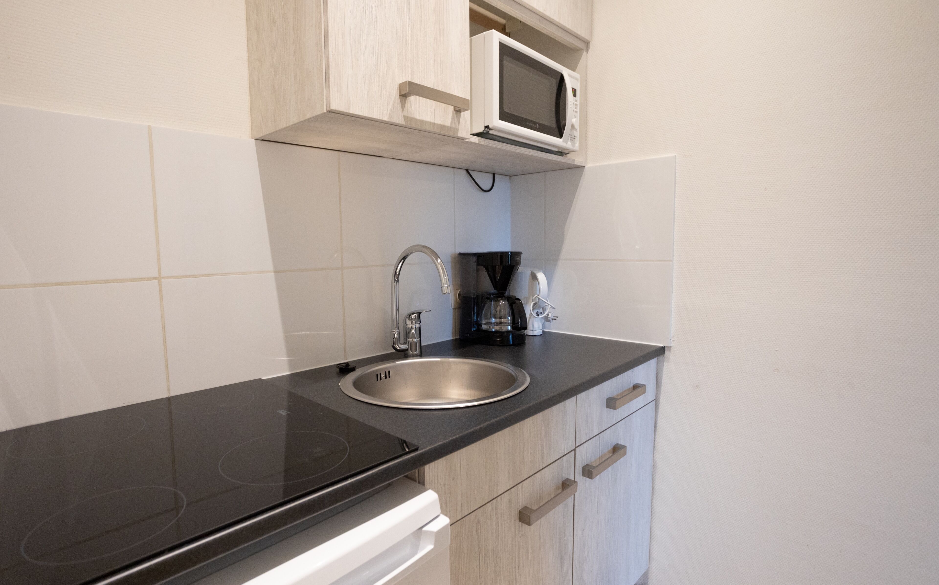 Fridge, microwave, stovetop, coffee/tea maker