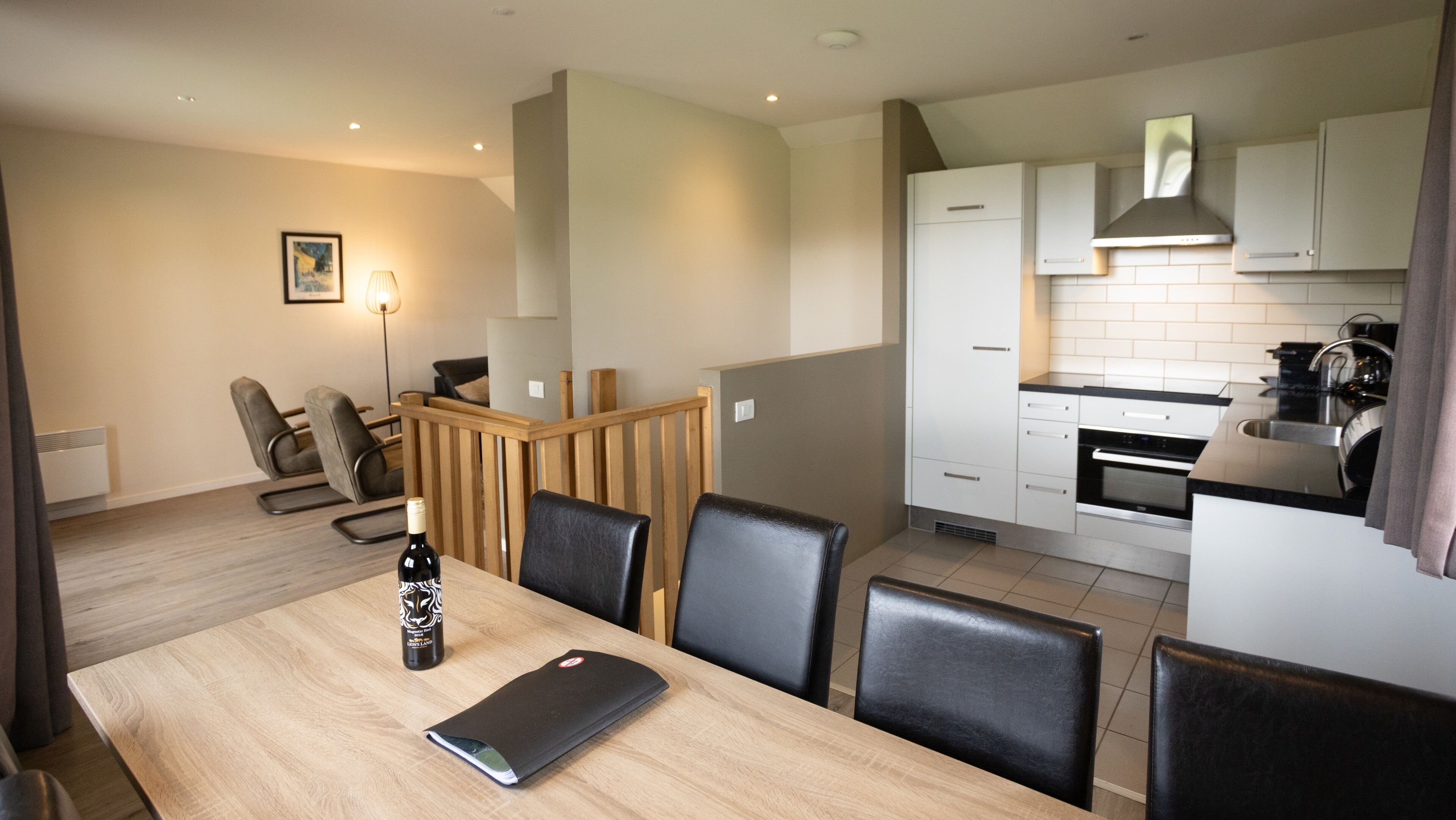 冰箱、微波炉、烤箱、炉灶