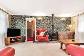 Interior - 2-Bed Home with Free Parking - 2 min Walk to Bus (Cambridge)