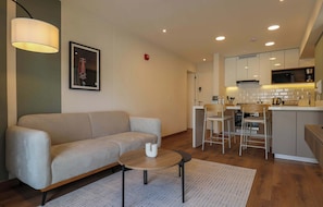2 bedrooms, Internet - w Ethereal 2BR w Balcony in Miraflores (Lima)