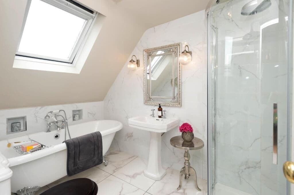 Deluxe Cottage, 3 Bedrooms, Patio, Garden View | Bathroom