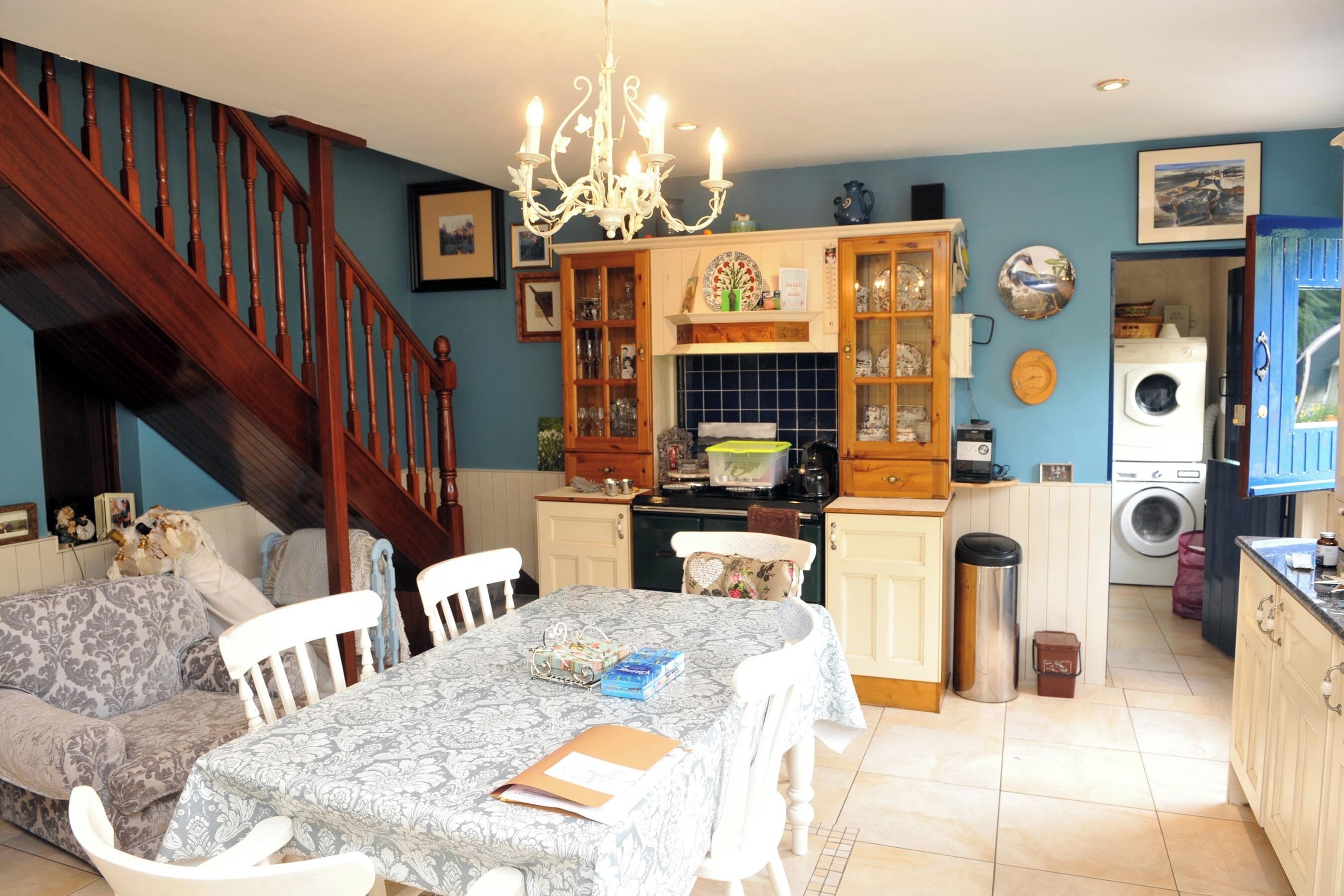Deluxe Cottage, 3 Bedrooms, Patio, Garden View | Private kitchen | Shared fridge, microwave, electric kettle