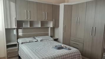 Tabla de planchar con plancha y wifi