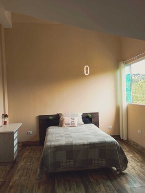 4 habitaciones, tabla de planchar con plancha y wifi 