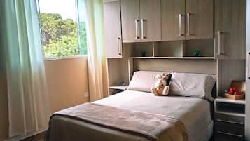 4 bedrooms, iron/ironing board, WiFi