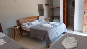 Standard Quadruple Room | Free WiFi - Aloha Kite House (Lagoinha)