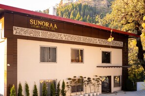 Exterior - Sunoraa Luxury Hotel And Spa (Mussoorie)