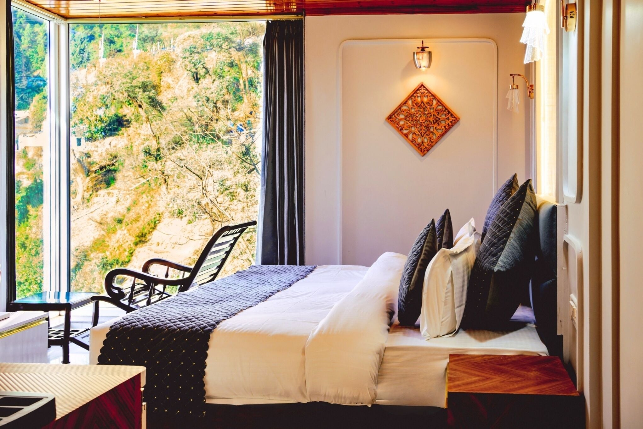 Premium Room | Premium bedding, free minibar, desk, laptop workspace