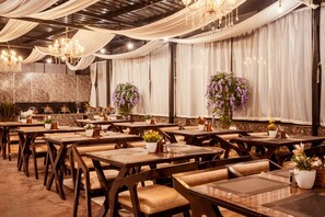 Dining - Sunoraa Luxury Hotel And Spa (Mussoorie)