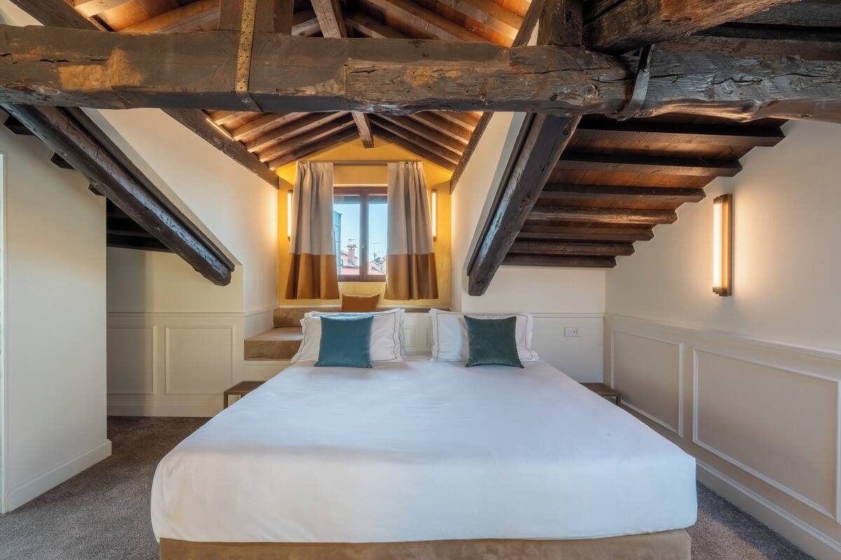 Junior Duplex | Hypo-allergenic bedding available, minibar, WiFi (free)