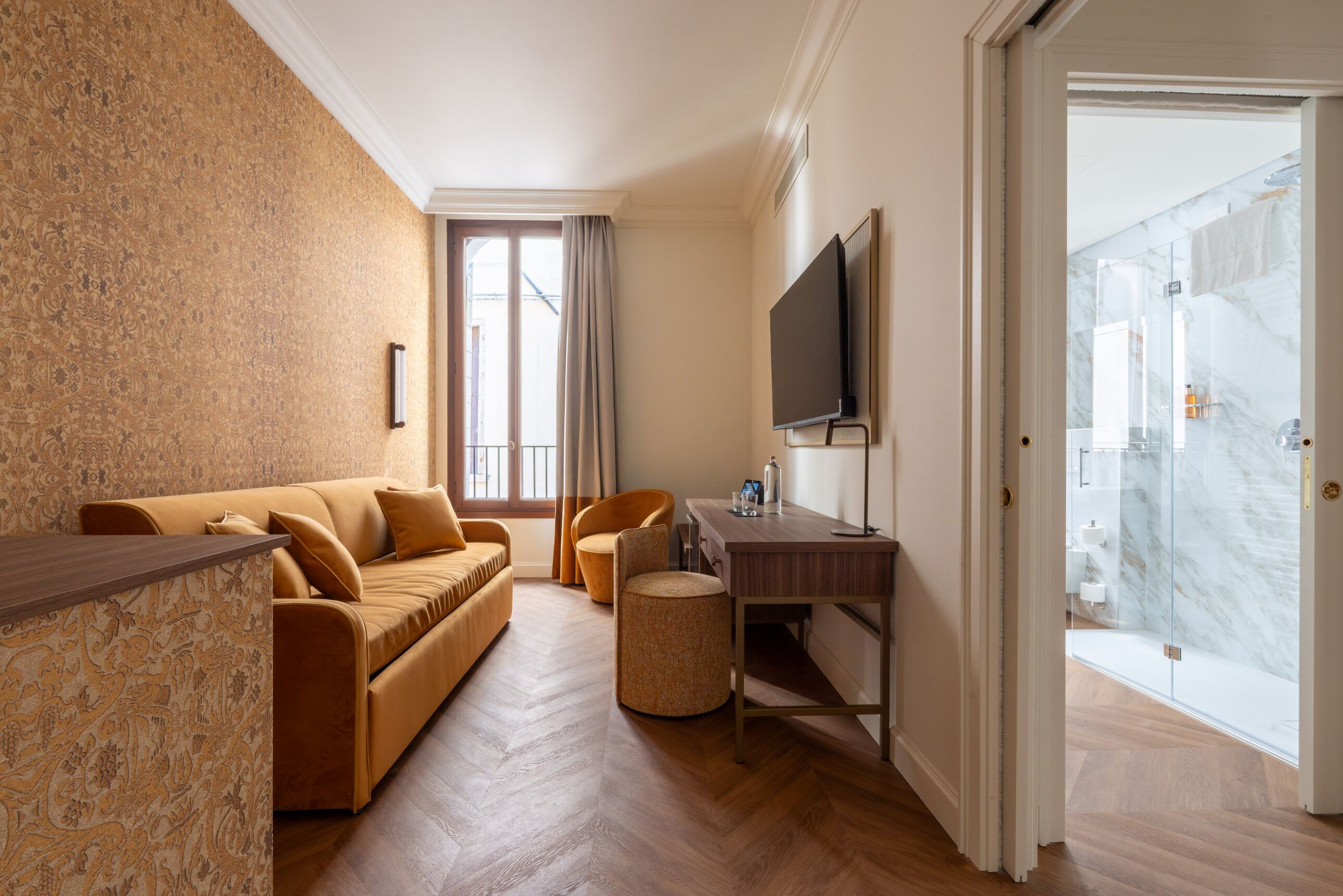 Suite | Living area | 50-inch flat-screen TV with satellite channels, Netflix