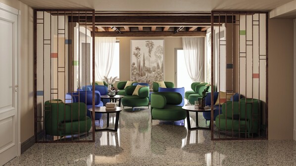 Un salon moderne avec des canapés verts et bleus, une table basse et un grand tableau accroché au mur.