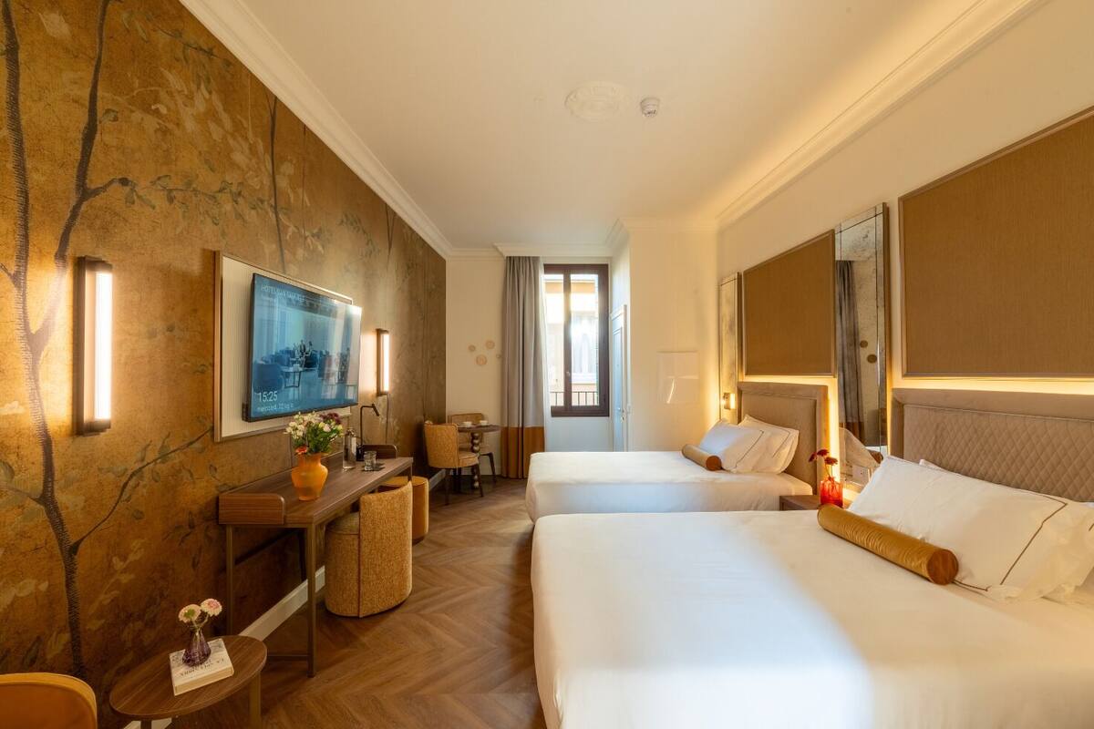  Deluxe Double con 2 letti francesi  | Peralatan tempat tidur hipoalergenik, bar mini, Wi-fi percuma 