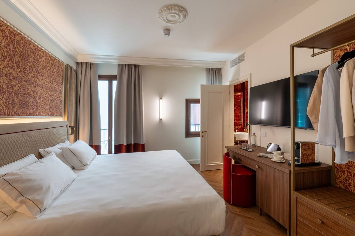 Classic Double Room | Hypo-allergenic bedding available, minibar, WiFi (free)