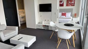 2 dormitorios, tabla de planchar con plancha, wifi y ropa de cama