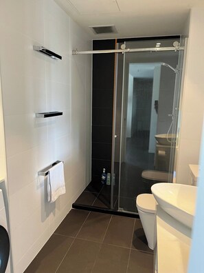 Hårføner og håndklær